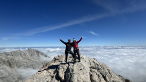 Naranjo de Bulnes con guía cara sur cima
