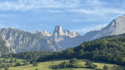 Naranjo de Bulnes con guía cara sur